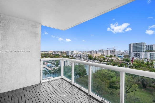 Building Photo - 1861 NW S River Dr