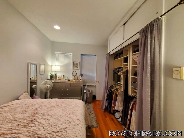 Building Photo - 57 Westland Ave