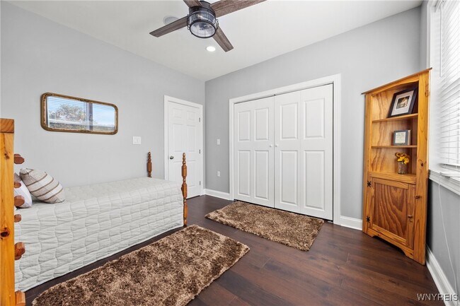 Building Photo - 5445 E Creek Rd