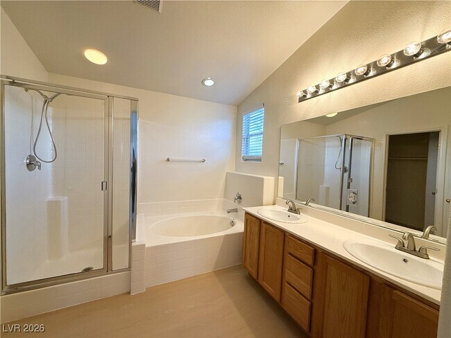 Building Photo - 6079 Clovelly St