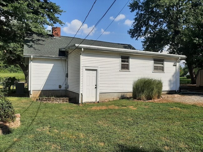 Building Photo - 4560 E Robertson Rd