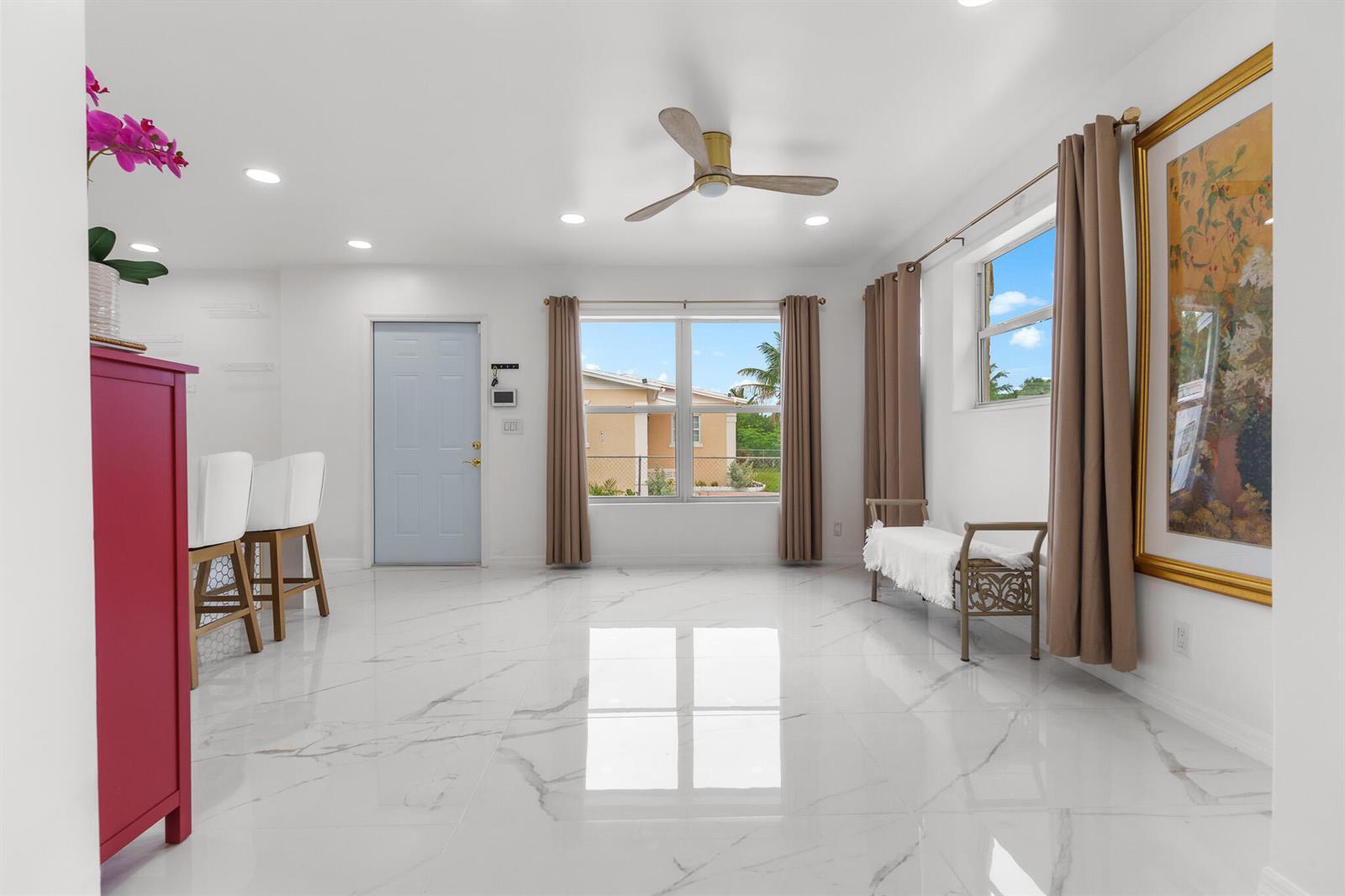 Building Photo - 201 NE 28th Ct