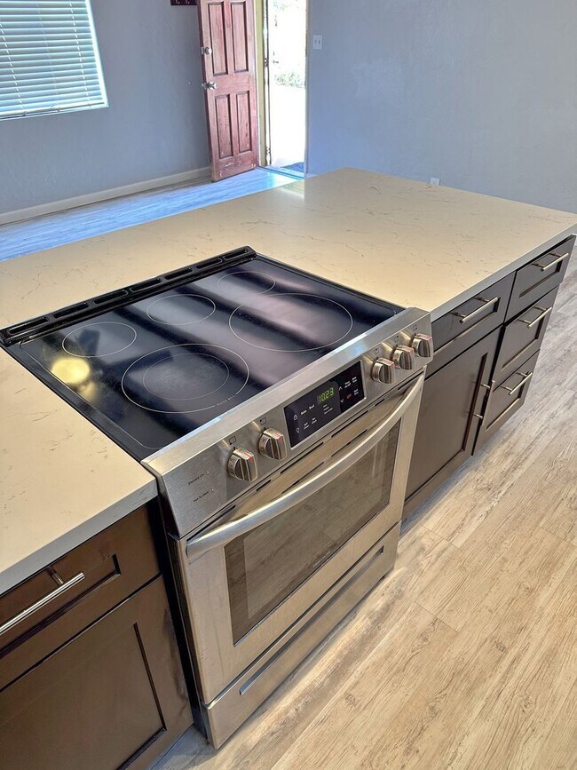 Building Photo - 1936 N Tucson Blvd