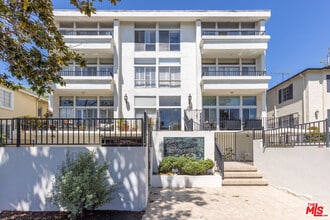 Building Photo - 511 San Vicente Blvd