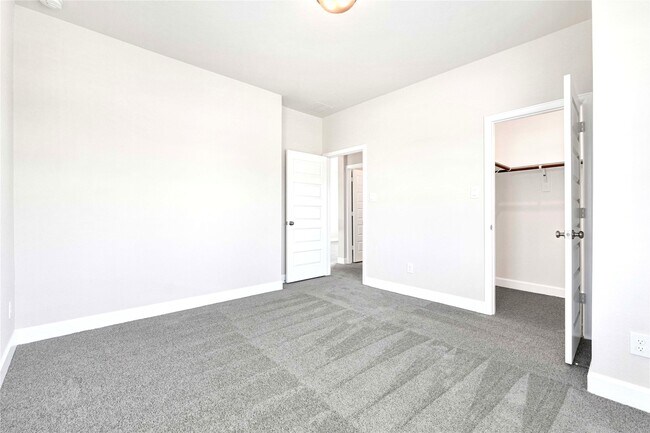Building Photo - 2811 Sunrise Fld Ln