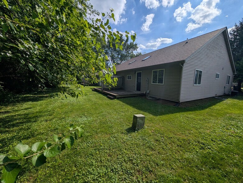 Building Photo - 11063 Cornell Ave