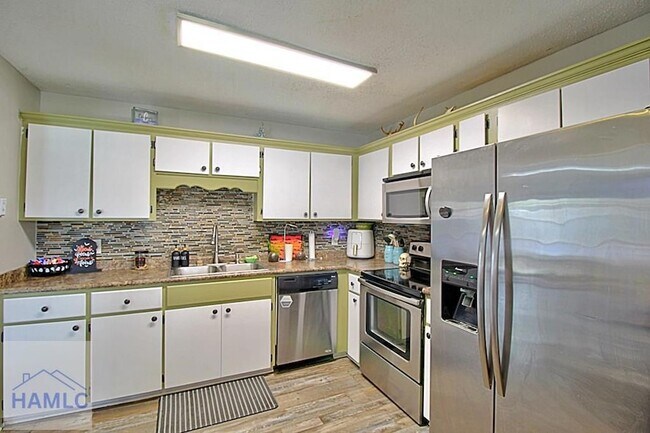 Building Photo - 1567 Pendleton Dr