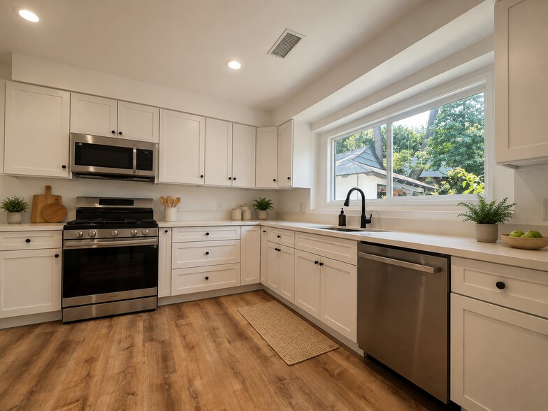 Building Photo - 2836 Roscomare Rd