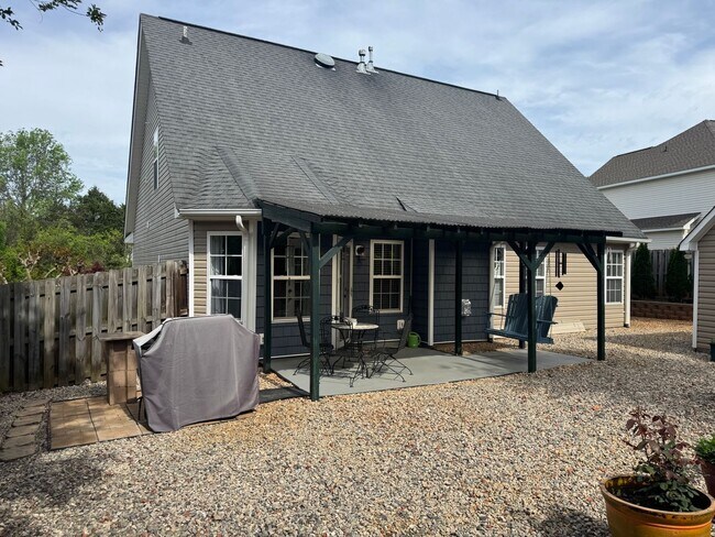 Building Photo - Beautiful FOUR BEDROOM Home in Mooresville