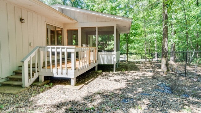 Building Photo - Charming 3 Bedroom, 2 Bathroom home near Lake Coronado! Call 501-922-9997 to set up a showing today!