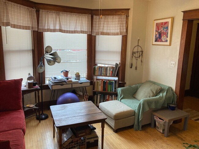 Building Photo - 601 E Burleigh St