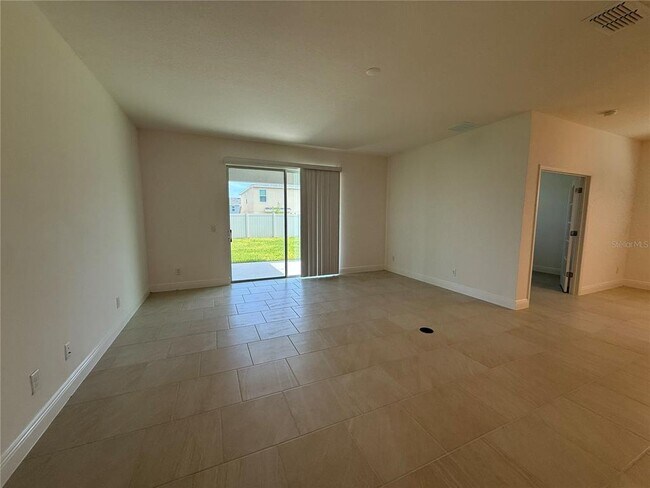 Building Photo - 14496 Crestavista Ave
