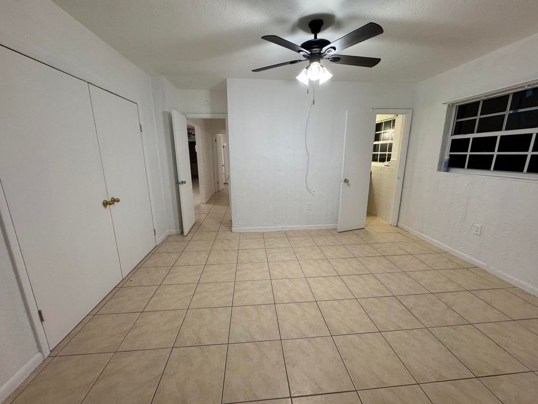 Building Photo - 198 SW 15th St