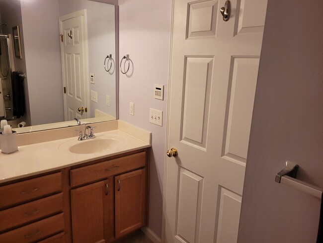 Master bath - 5834 Longwood Dr