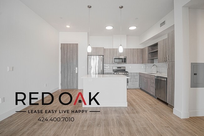 Building Photo - 1331 W 7th St