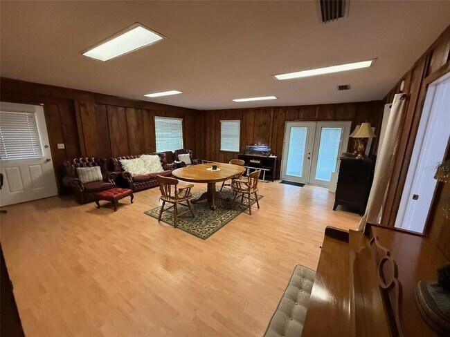 Building Photo - 3250 SE Lake Weir Ave