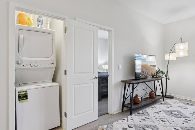 Building Photo - The View at Old City