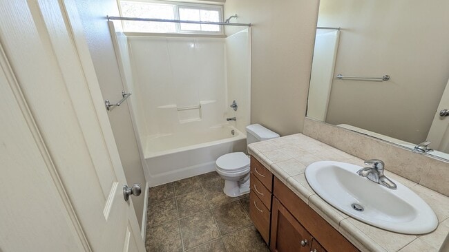 Building Photo - Great four bedroom home in Aloha!