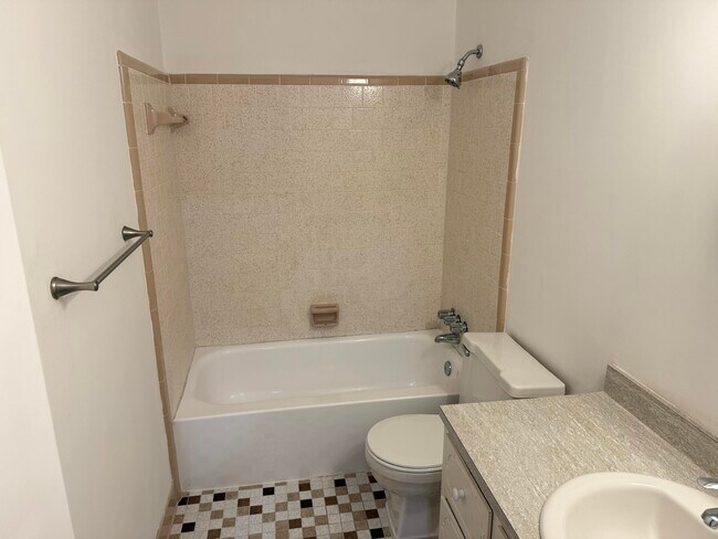 Building Photo - 3326 Quaker Springs Rd