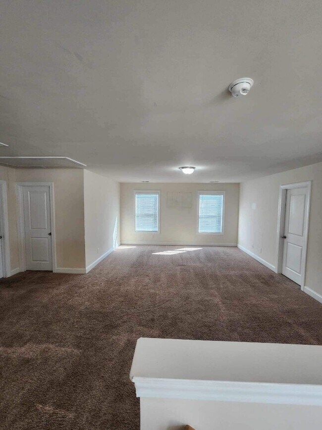Building Photo - 5428 Sunset Lake Ln