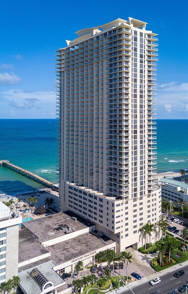 Building Photo - 16699 Collins Ave