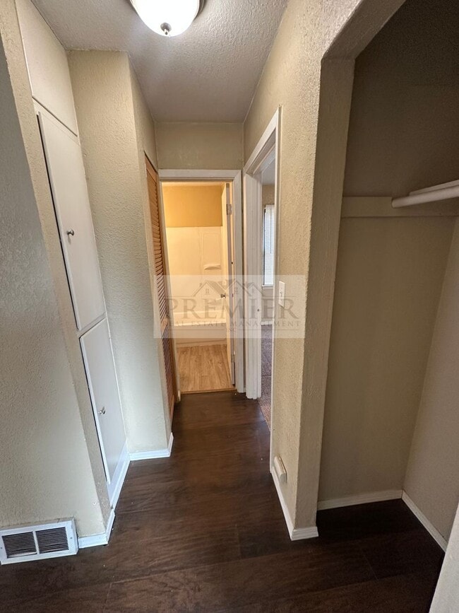 Building Photo - 4818 Woodend Ave