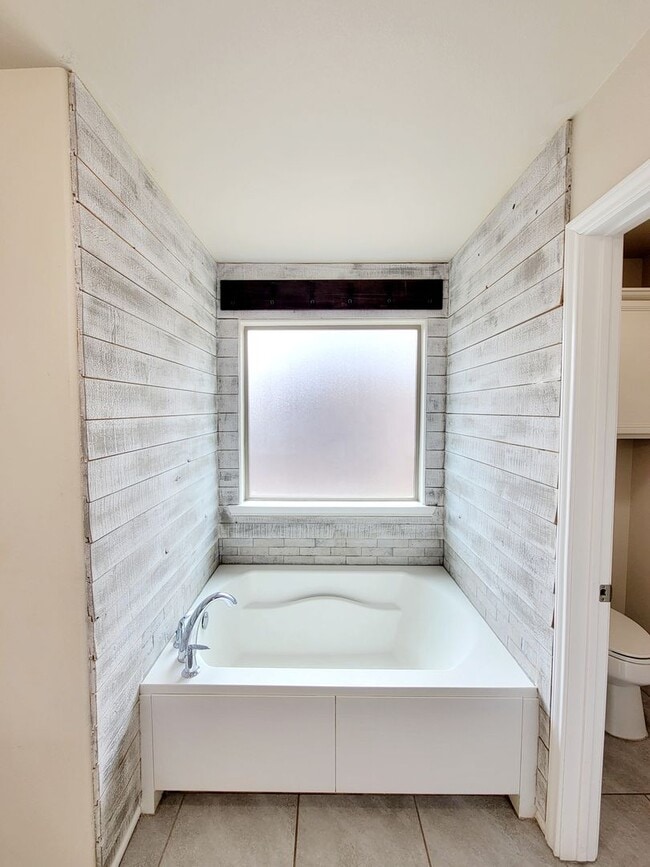 Building Photo - 3/2/2 in Bell Farms with Yard Maintenance Paid by Owner