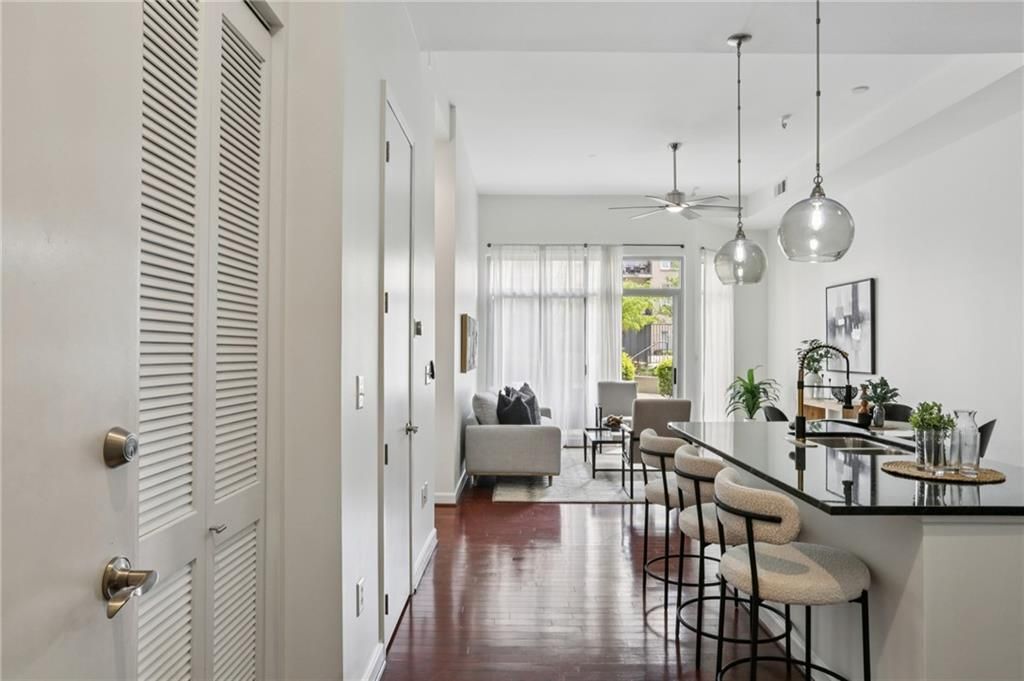 Building Photo - 711 Cosmopolitan Dr NE