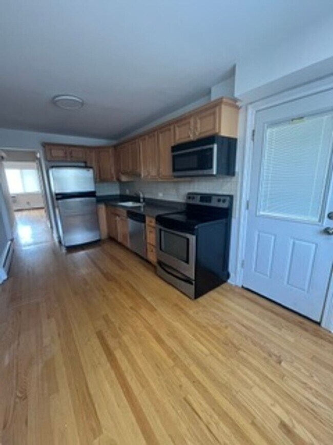 Building Photo - Salem Village Apartments LLC
