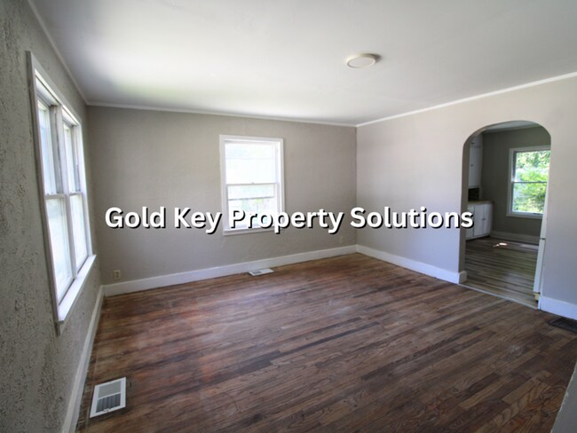 Building Photo - 2513 Fowler St