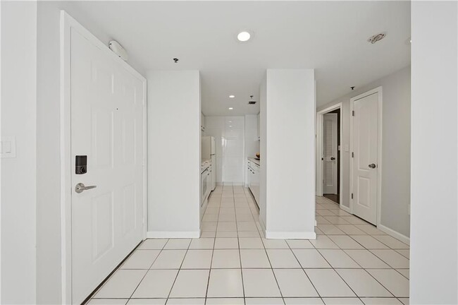 Building Photo - 1280 W Peachtree St NE