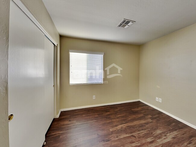 Building Photo - 11967 W Granada Rd