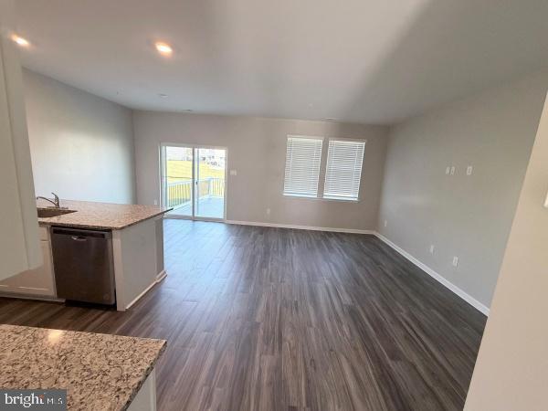 Building Photo - 255 Maple Run Dr