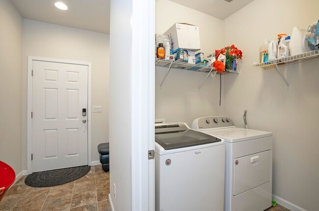 Building Photo - Welcome to Ridgeview Estates – Spacious Home with a Fenced Yard!