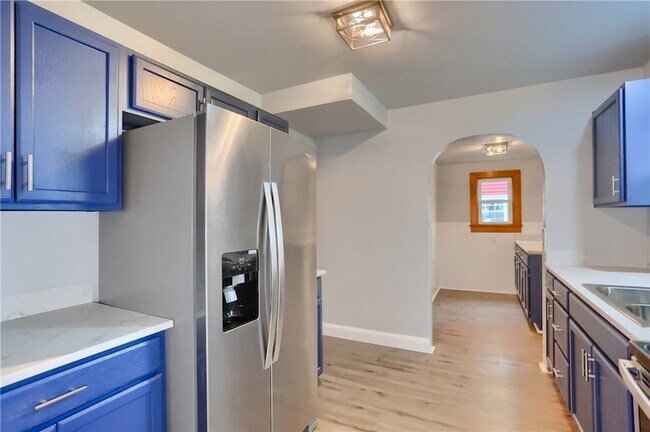 Building Photo - 740 Pershing St