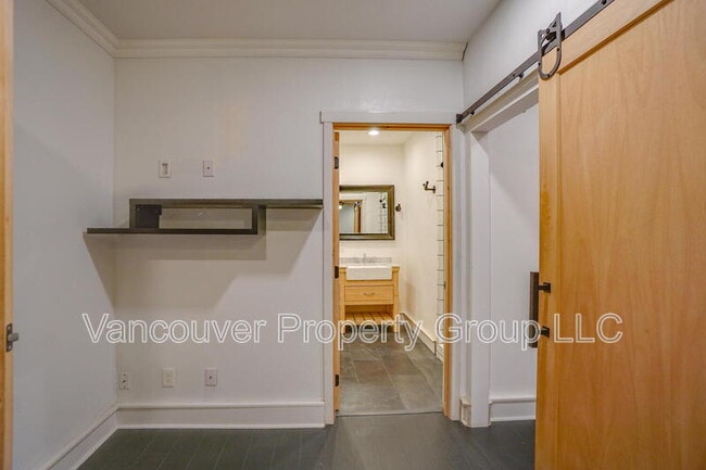 Building Photo - 3211 NE 62nd Ave