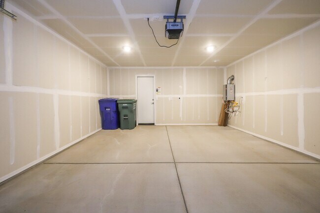 Building Photo - 9122 E Red Blf Ct
