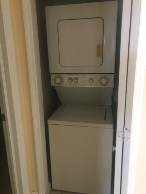 Building Photo - 1677 SE 27th Ct