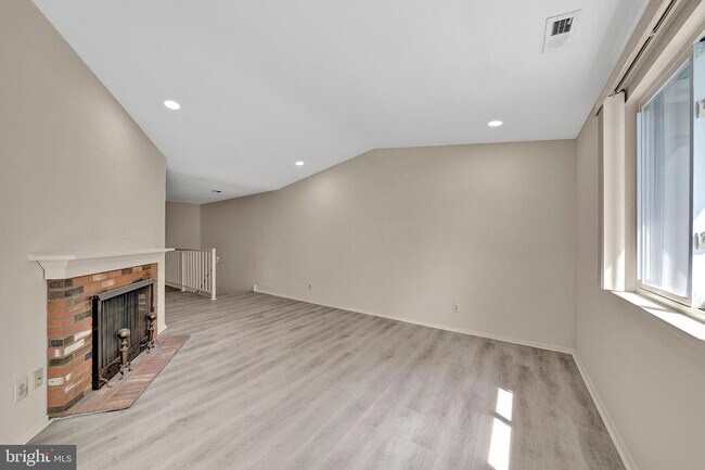 Building Photo - 306B Mulberry Cove