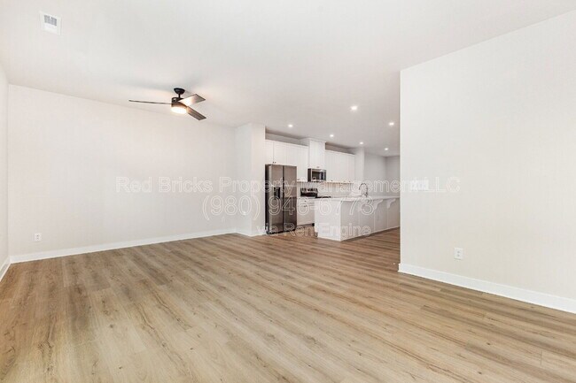 Building Photo - 306 New Gallant Dr