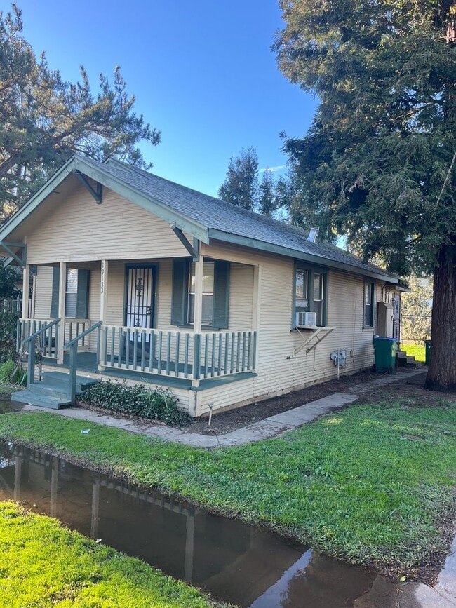 Building Photo - 19133 E Grace St