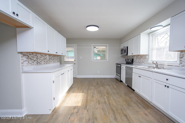 Building Photo - 6156 Cherry Hill Ct