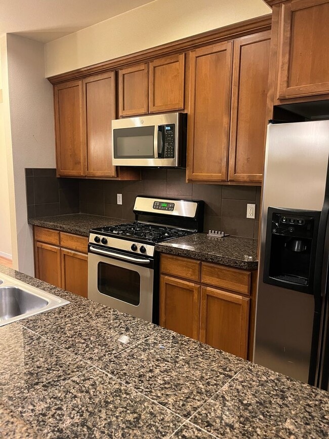 Building Photo - Ravenna Townhome