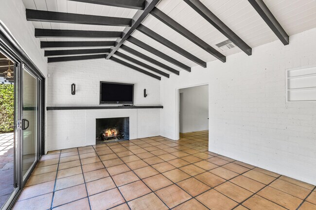 Building Photo - 839 N Avenida Olivos