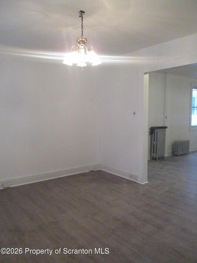 Building Photo - 811 Cedar Ave