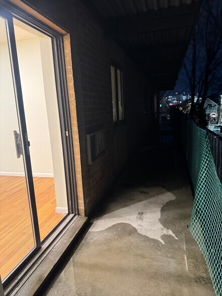 Building Photo - 10 Linda Ln