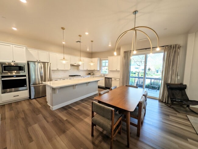 Building Photo - Pleasanton 4 Bed / 3 Bath, Top Rated Schools, Solar