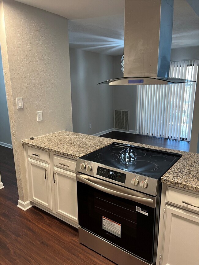 Building Photo - 6735 Blue Ridge Dr