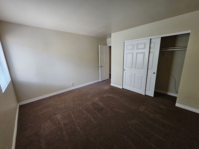 Building Photo - 2 Bedroom Condo located at Bella Vita!!