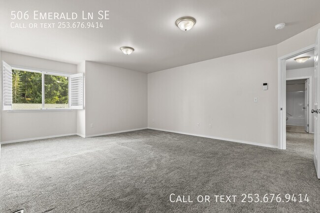 Building Photo - 506 Emerald Ln SE